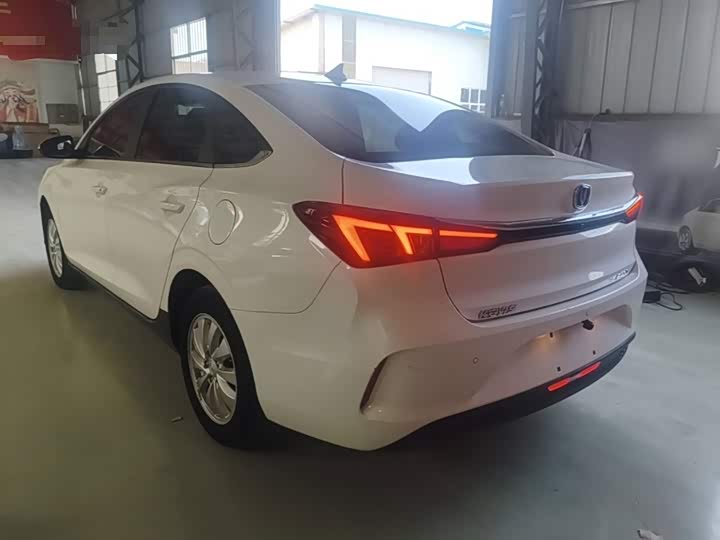 Changan Eado EV, 2022 — фото 5 из 9
