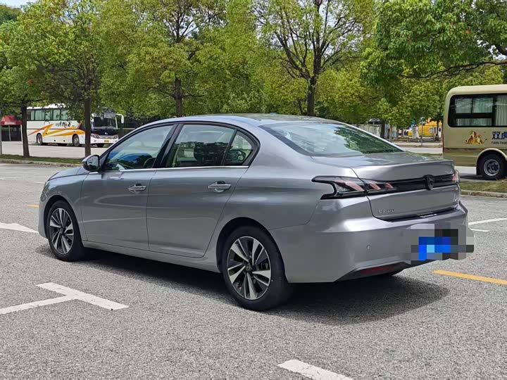 Peugeot 408, 2023 — фото 7 из 9