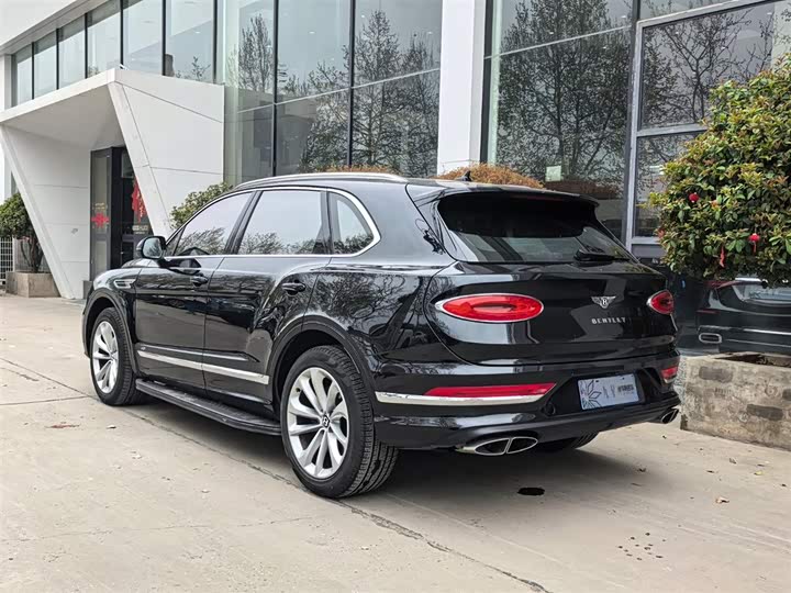 Bentley Bentayga, 2022 — фото 3 из 9