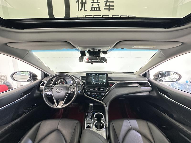 Toyota Camry, 2023 — фото 7 из 10