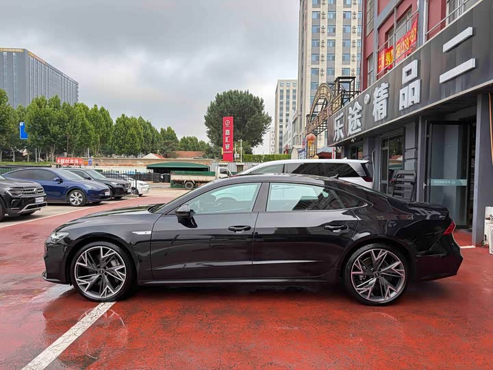 Audi A7L, 2024 — фото 3 из 9