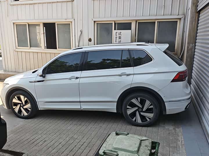 Volkswagen Tiguan L Pro, 2023 — фото 2 из 9