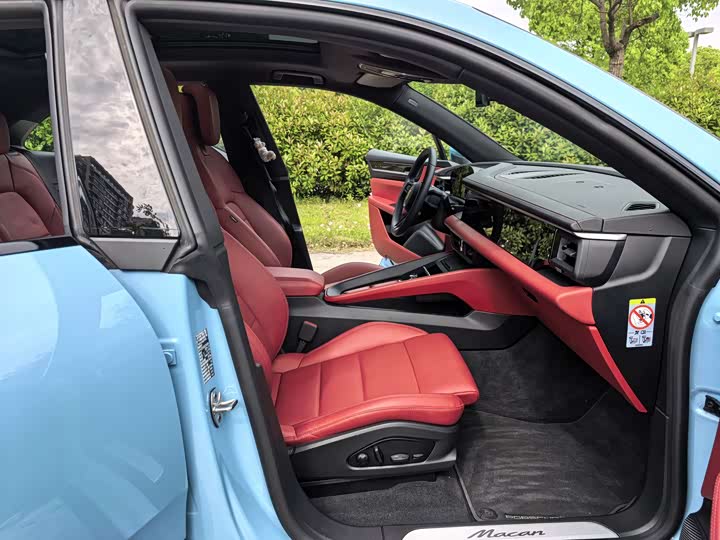 Porsche Macan EV, 2025 — фото 9 из 9
