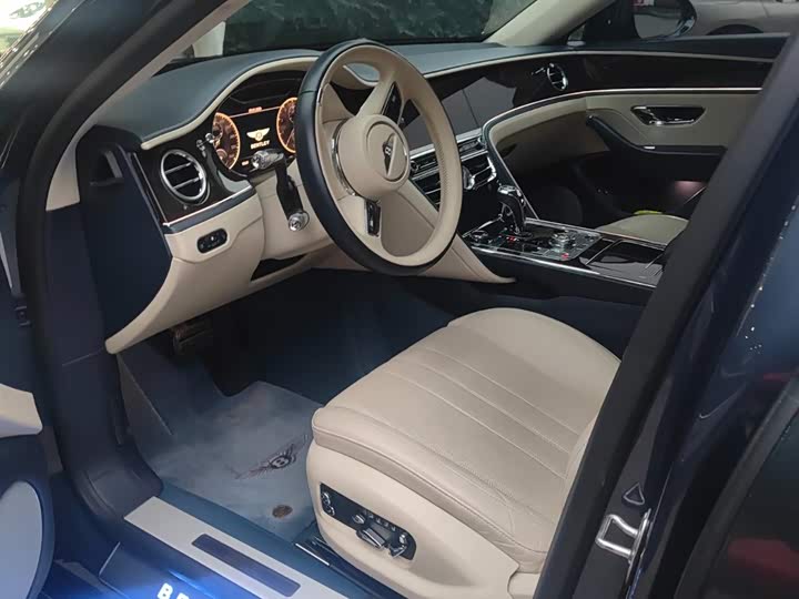 Bentley Flying Spur, 2022 — фото 3 из 7