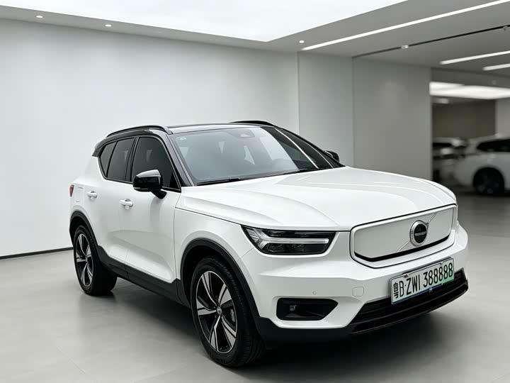 Volvo XC40 EV, 2021 — фото 2 из 9