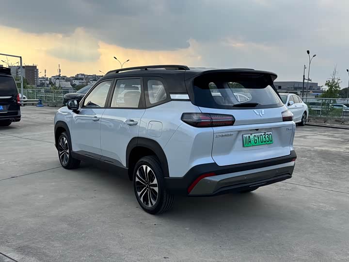 Wuling Starlight 560 Hybrid/EV, 2025 — фото 7 из 9