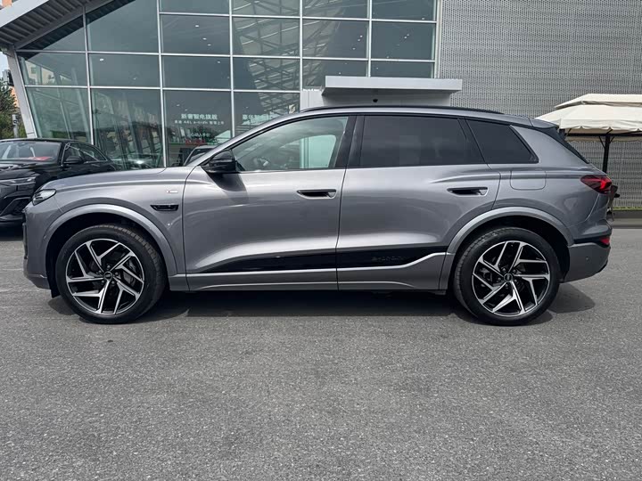 Audi Q6L e-tron, 2025 — фото 3 из 9