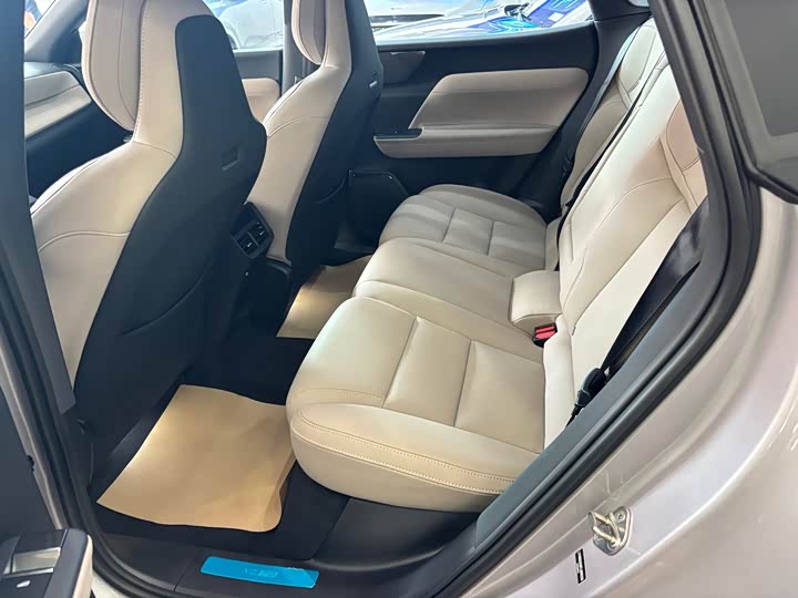 Volvo XC70 Hybrid, 2025 — фото 8 из 9