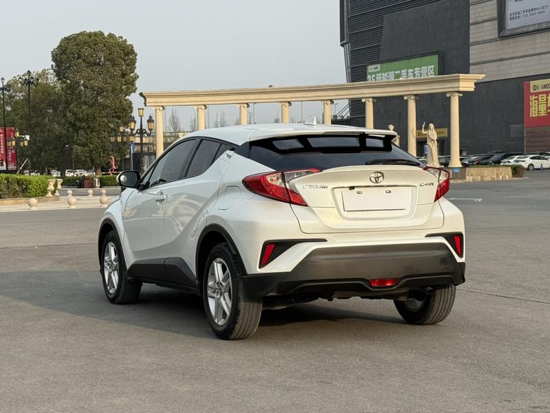 Toyota C-HR, 2022 — фото 4 из 9