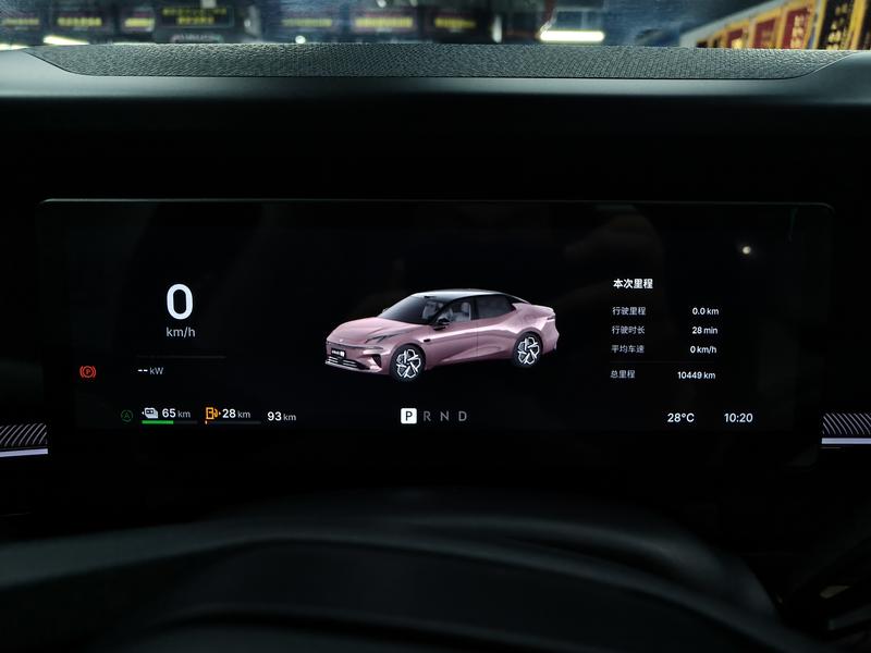 Lynk & Co 07 EM-P Hybrid, 2025 — фото 11 из 12