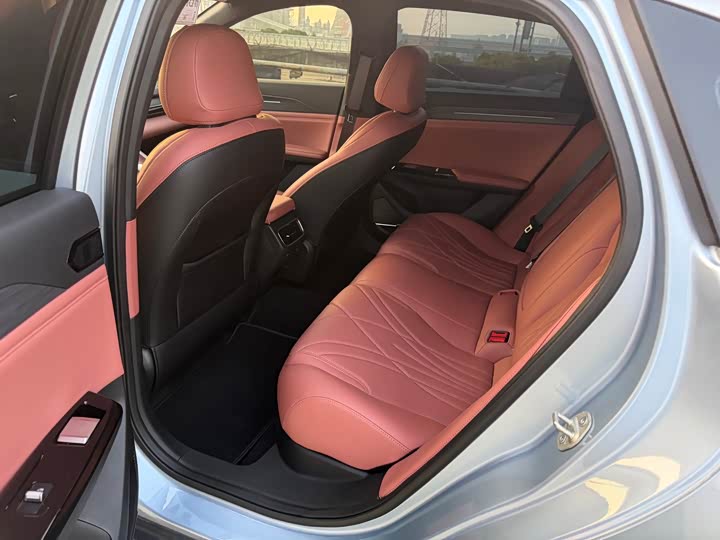 Geely Galaxy L6, 2025 — фото 8 из 9