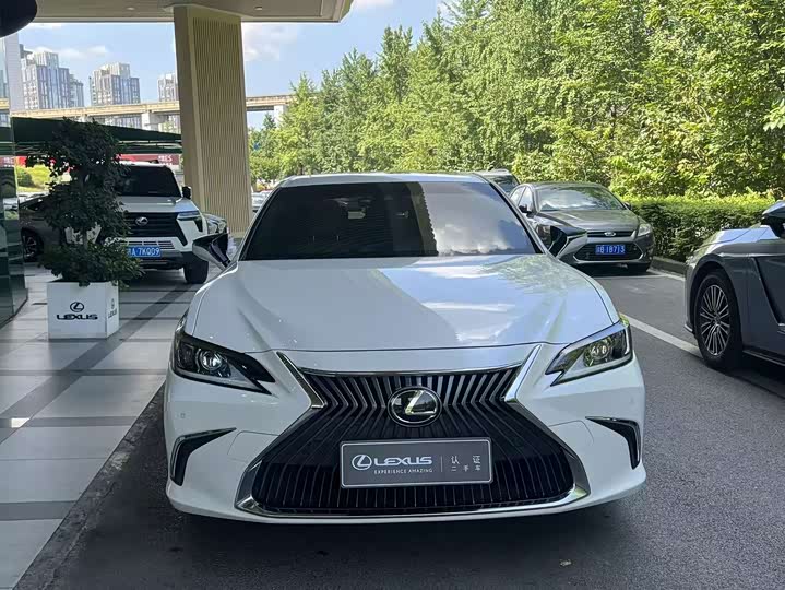 Lexus ES, 2024 — фото 3 из 9