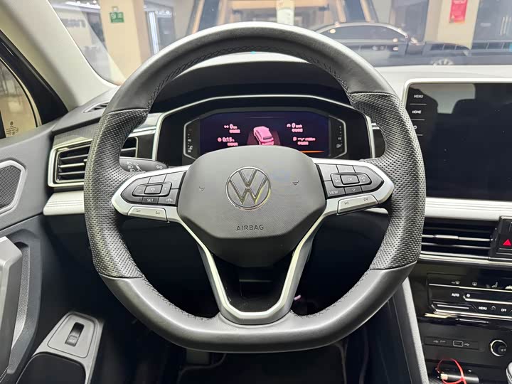 Volkswagen Tiguan L Pro, 2023 — фото 8 из 9