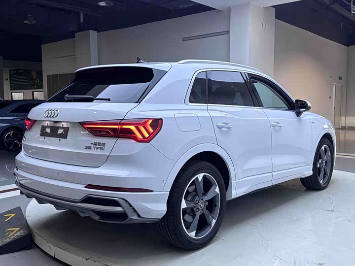 Audi Q3, 2023 — фото 5 из 9