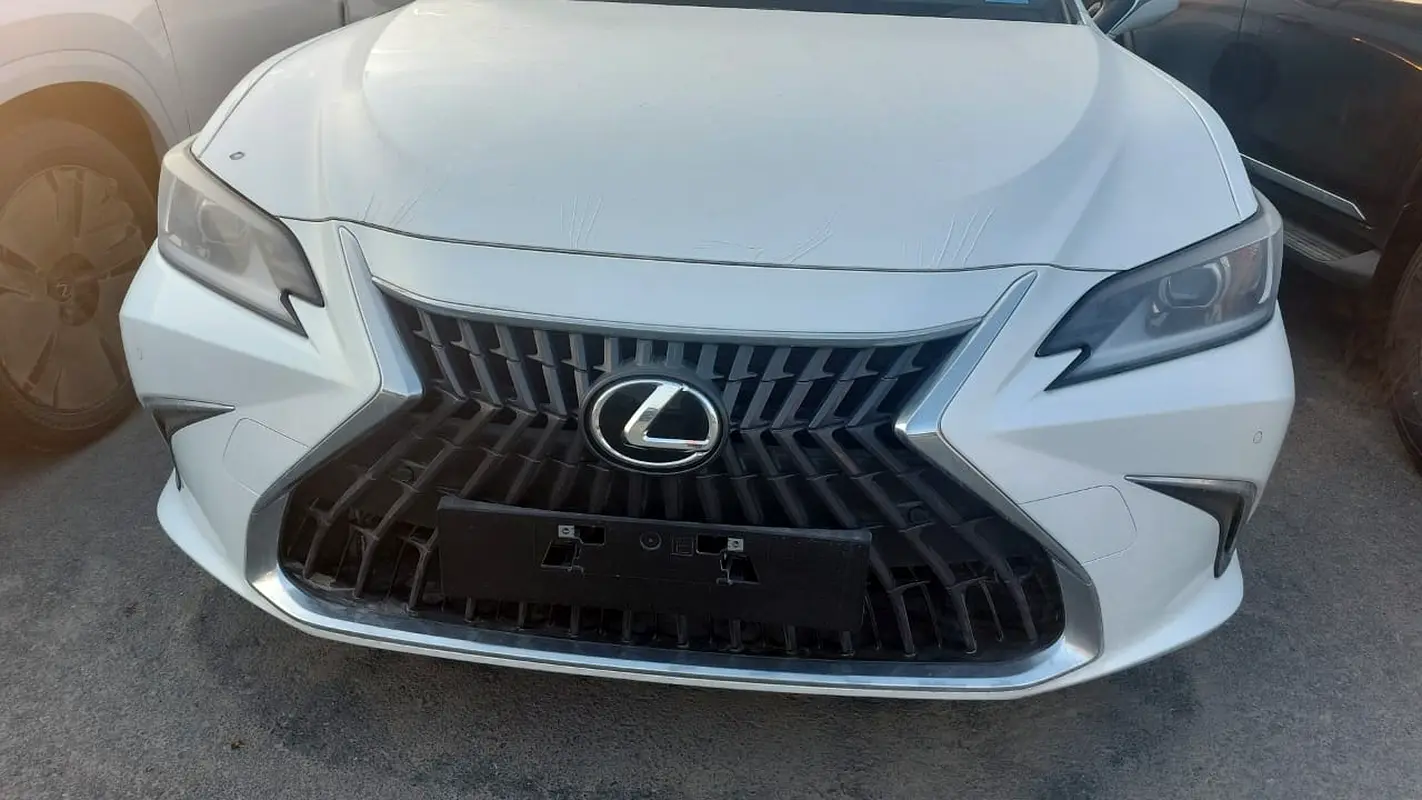 Lexus ES-Series, 2025