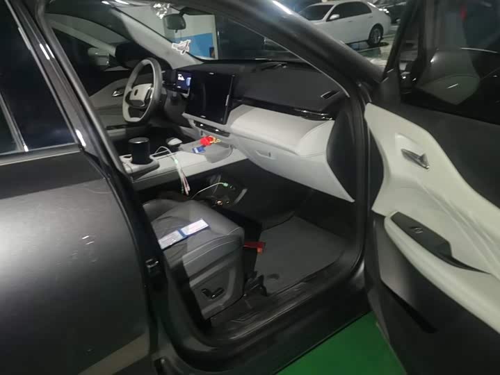Changan UNI-Z Hybrid, 2024 — фото 8 из 9