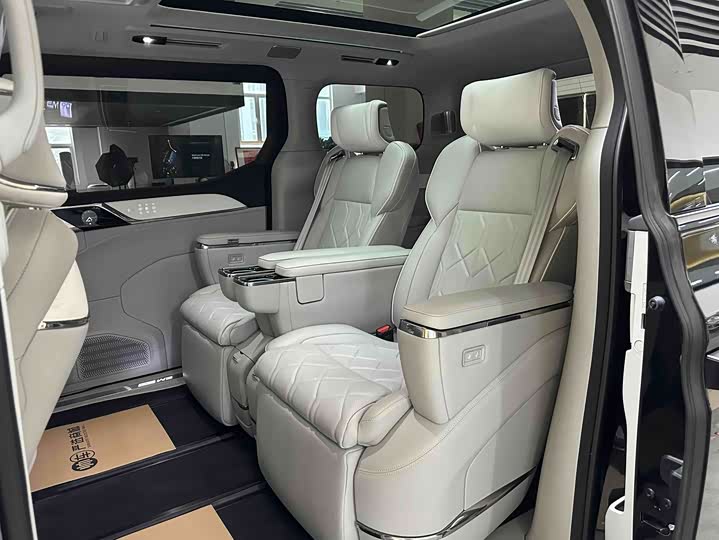 Volvo EM90, 2024 — фото 9 из 9