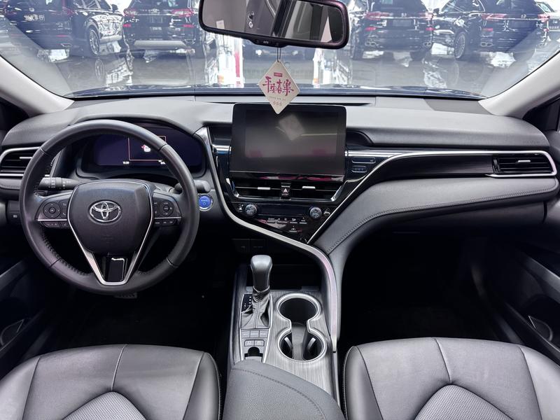 Toyota Camry, 2022 — фото 7 из 11