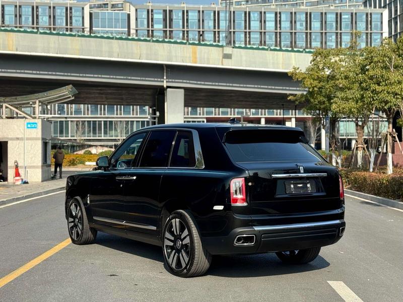 Rolls-Royce Cullinan, 2023 — фото 4 из 9