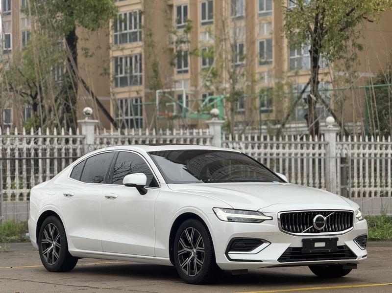 Volvo S60, 2023 — фото 3 из 12