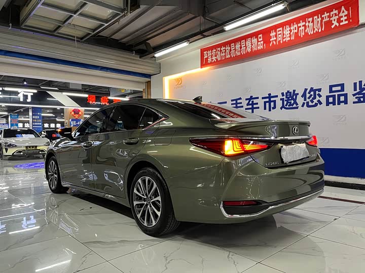 Lexus ES, 2023 — фото 3 из 9