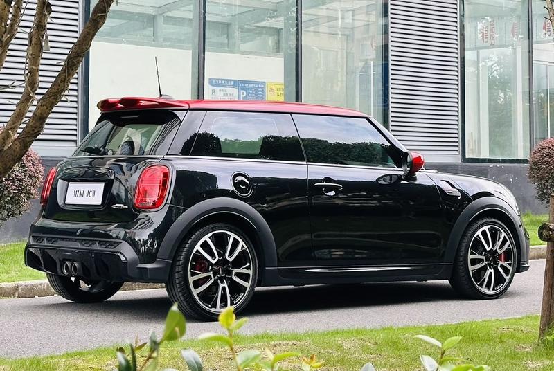 Mini Mini JCW, 2022 — фото 6 из 11