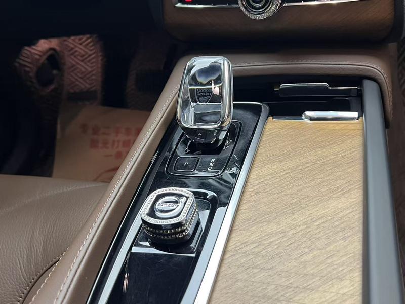 Volvo XC90, 2023 — фото 11 из 12