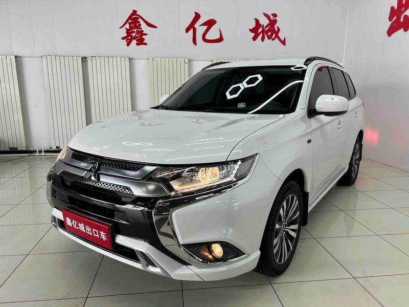Mitsubishi Outlander, 2022 — купить в Перми под ключ
