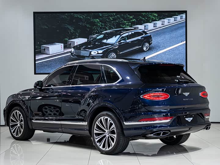 Bentley Bentayga, 2022 — фото 6 из 9