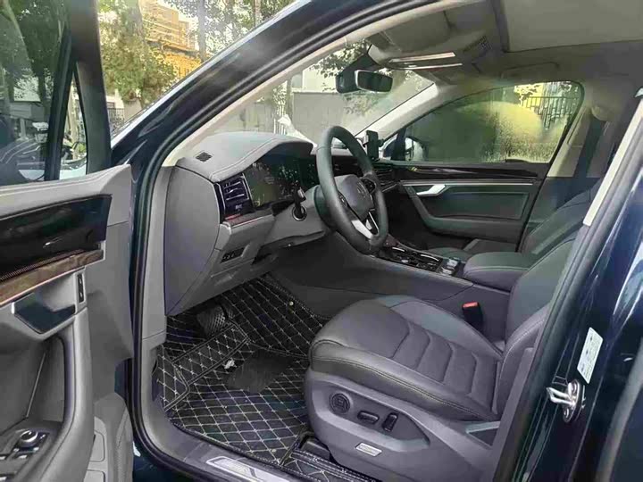 Volkswagen Touareg, 2025 — фото 3 из 5