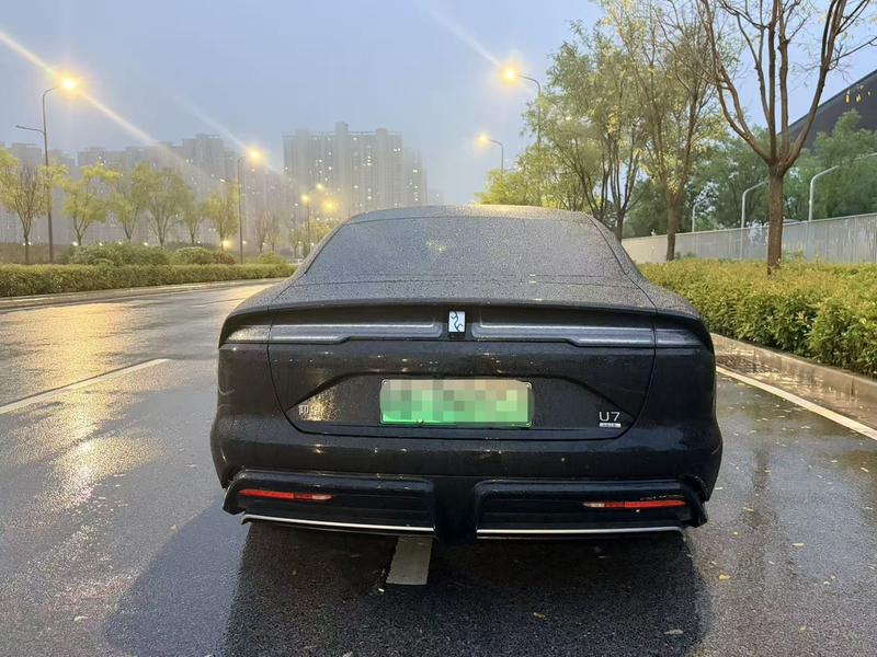 BYD Yangwang U7, 2025 — фото 5 из 12