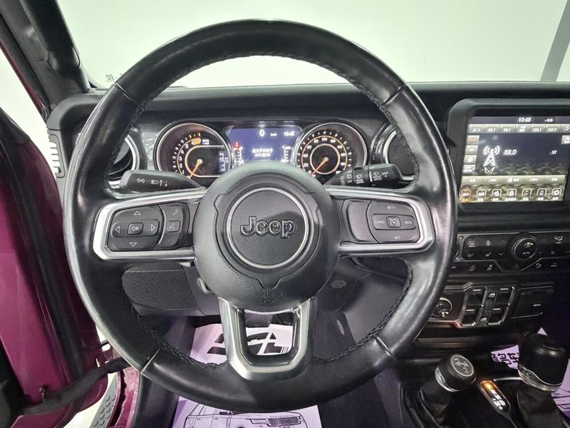 Jeep Wrangler, 2023 — фото 8 из 10