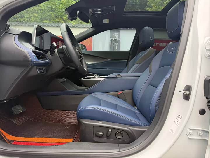 Cadillac GT4, 2023 — фото 6 из 9