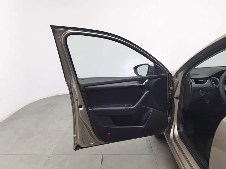 Skoda Octavia Pro, 2022 — фото 8 из 9