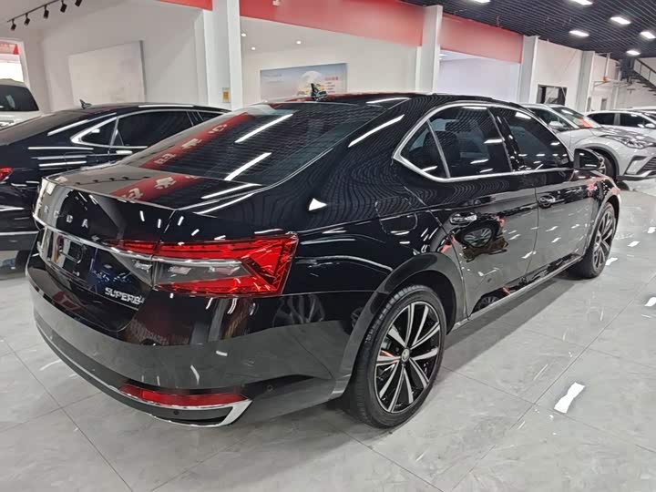 Skoda Superb, 2024 — фото 7 из 9