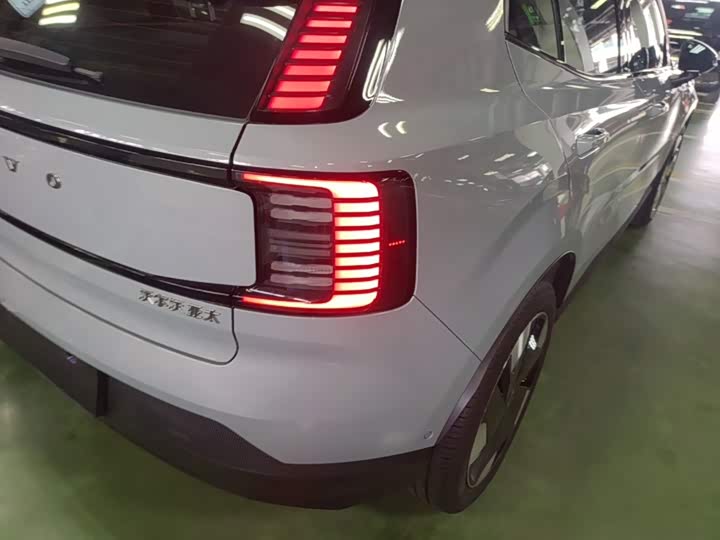 Volvo EX30, 2024 — фото 8 из 9