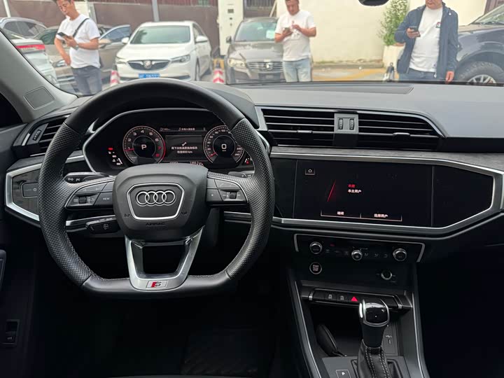 Audi Q3 Sportback, 2023 — фото 8 из 9