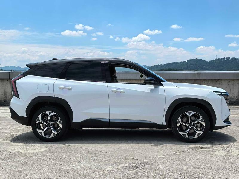 Geely Atlas L, 2023 — фото 6 из 12