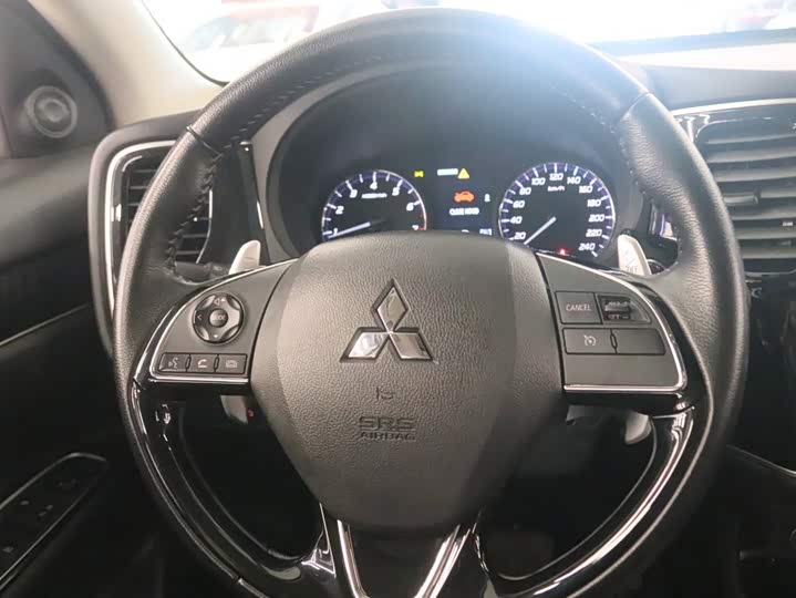 Mitsubishi Outlander, 2021 — фото 6 из 9