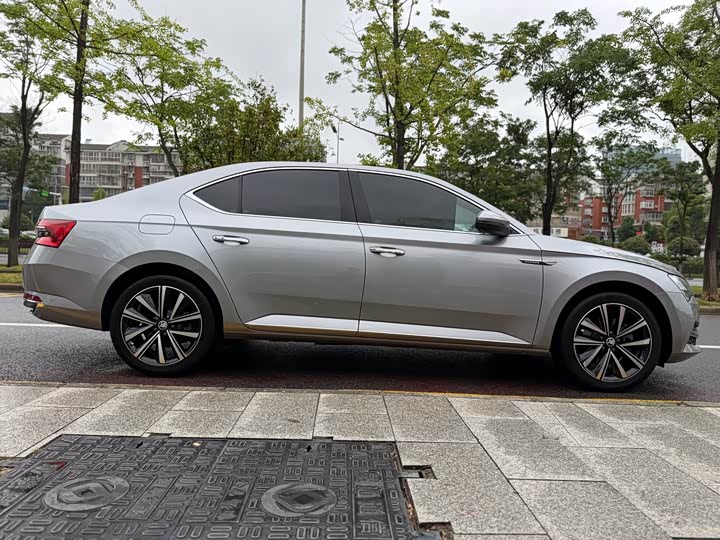 Skoda Superb, 2022 — фото 8 из 9