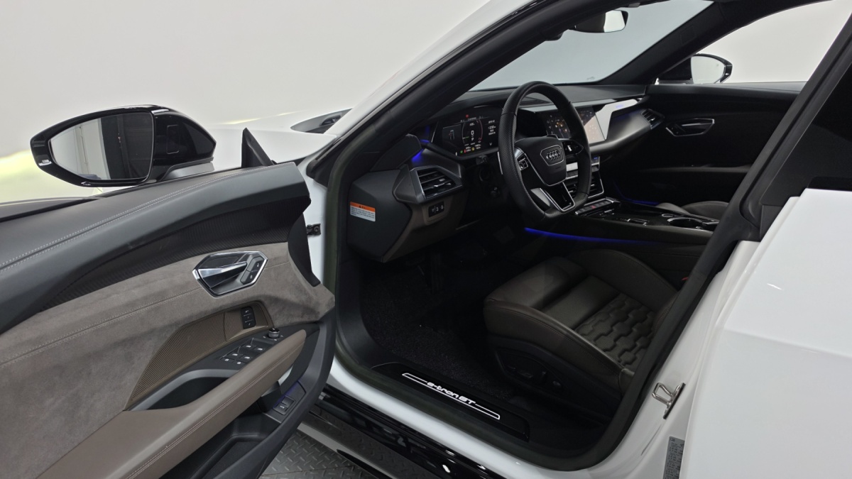 Audi e-tron GT, 2023 — фото 10 из 12