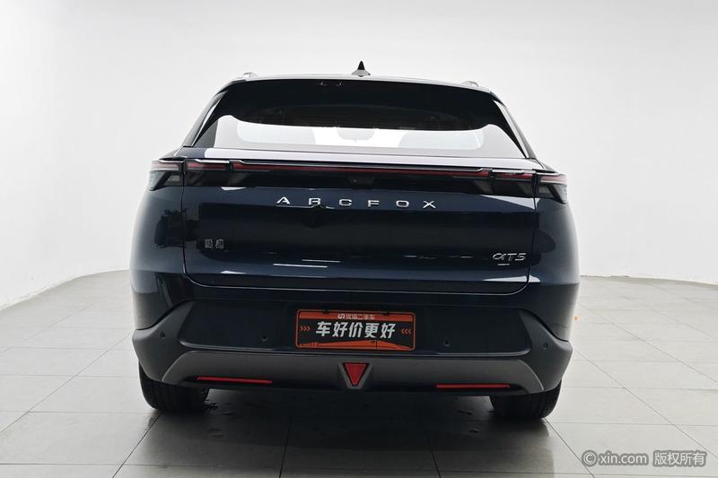 BAIC Arcfox Alpha T5, 2025 — фото 3 из 12