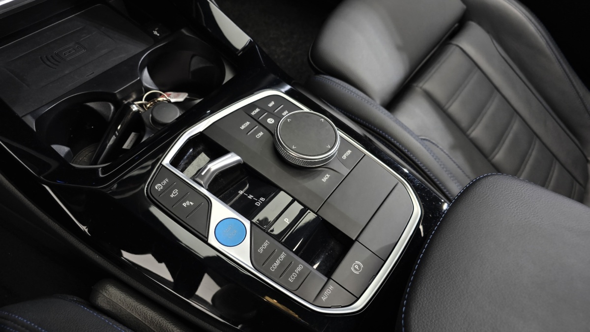 BMW iX3, 2023 — фото 8 из 12