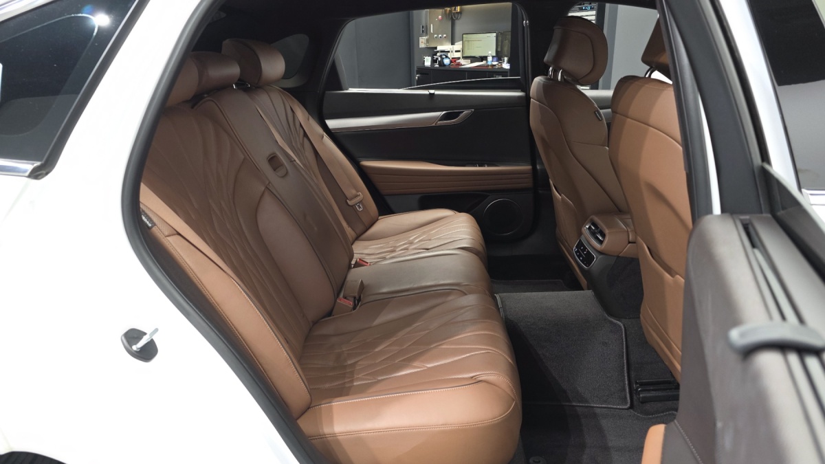 Genesis G80, 2023 — фото 12 из 12