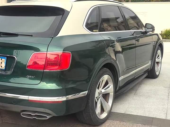 Bentley Bentayga Hybrid, 2022 — фото 5 из 9