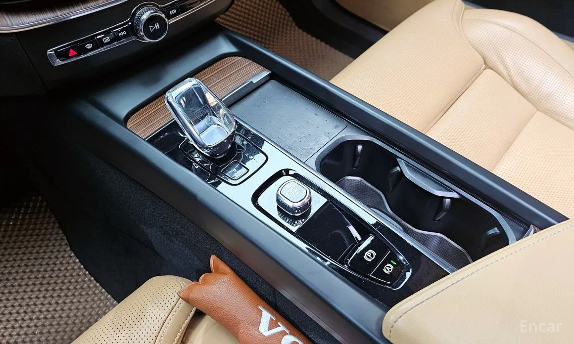 Volvo XC60, 2022 — фото 9 из 12