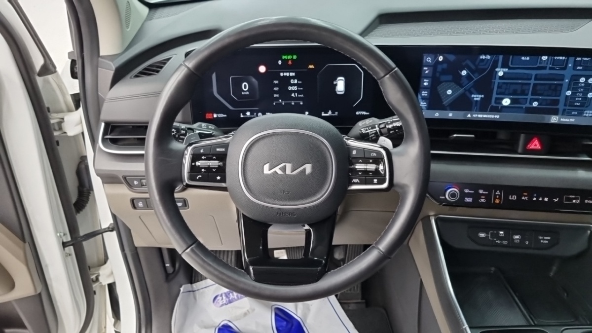 Kia Carnival, 2023 — фото 11 из 12