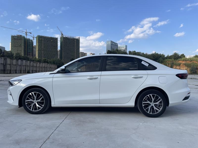 Geely Emgrand, 2022 — фото 4 из 12