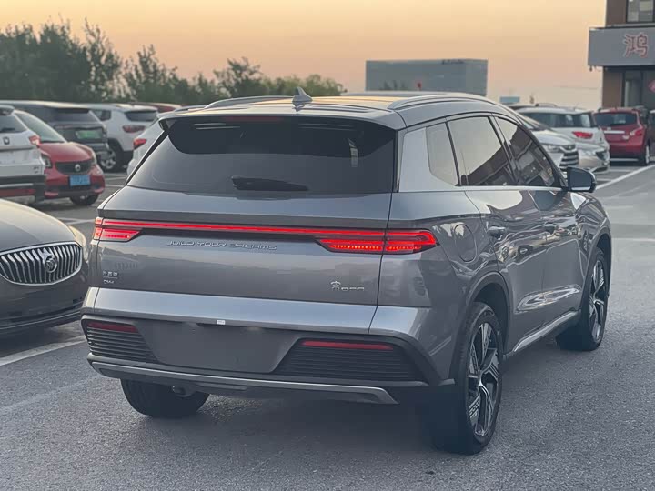BYD Song Pro Hybrid, 2024 — фото 4 из 9