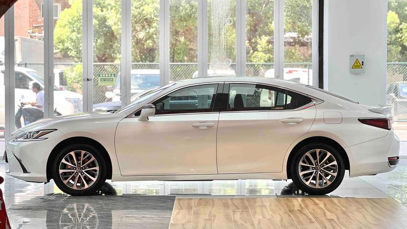 Lexus ES, 2024 — фото 3 из 12